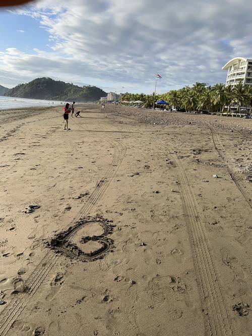 plage dessin coeur Jaco Costa Rica