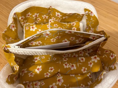 intérieur trousse de toilette carrée