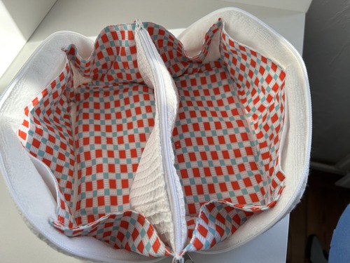 trousse produits de maquillage carrée