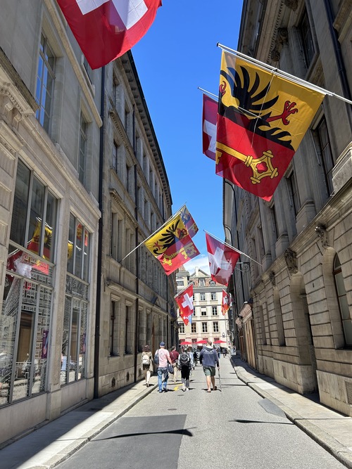 Genève vieille rue près de la cathédrale