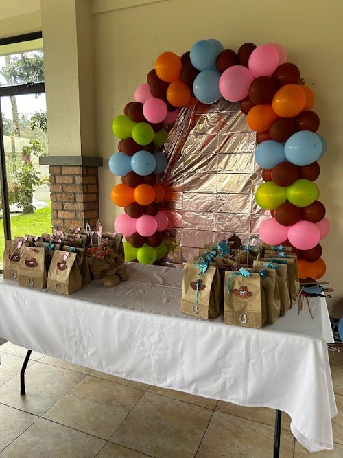 arche ballons décor salle anniversaire enfant Costa Rica