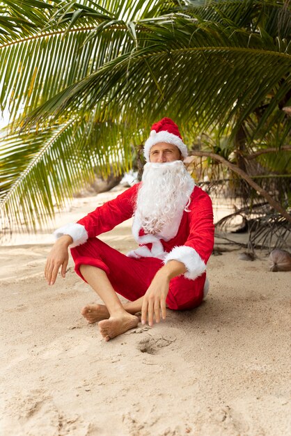 Père Noël sur la plage