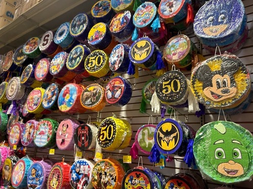 pinatas gros plan magasin San José Costa Rica