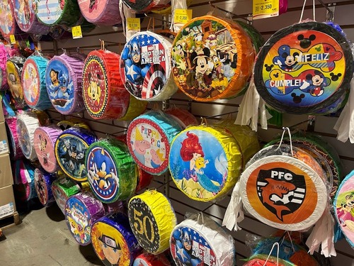 pinatas gros plan magasin San José Costa Rica