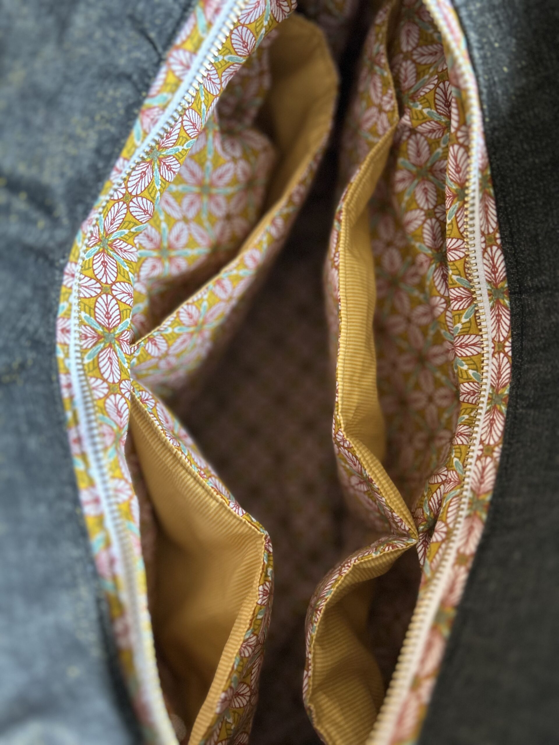 Intérieur d'un sac de voyage DIY
